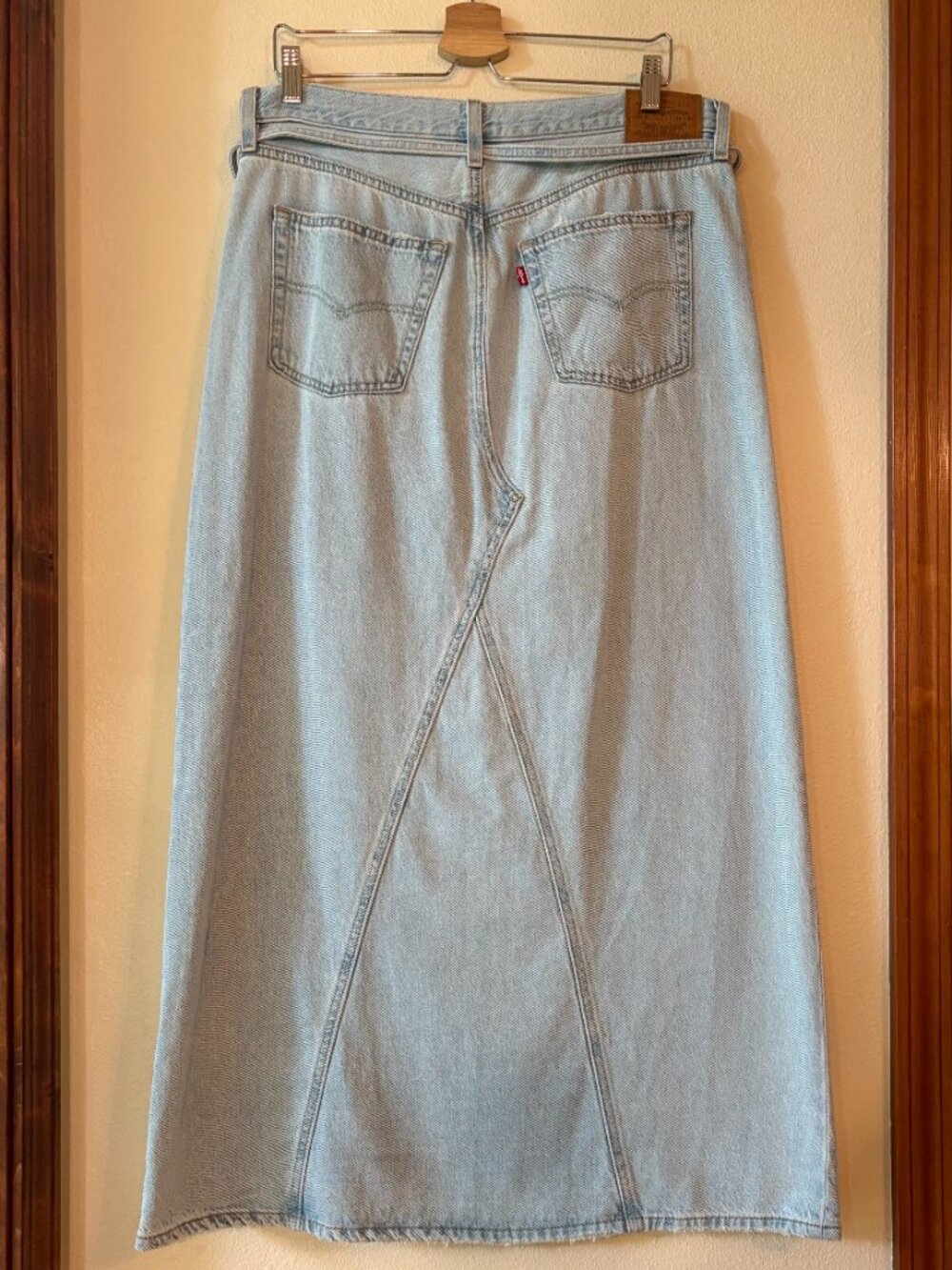 EUC Levi's Iconic Long Denim Maxi Skirt Light Wash A-Line Pockets Sz 16 Western - Picture 4 of 9